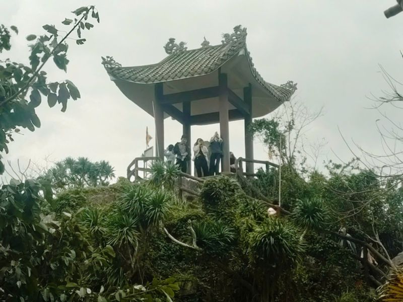 Đứng tại Vọng Giang Đài chiêm ngưỡng toàn cảnh khu danh thắng