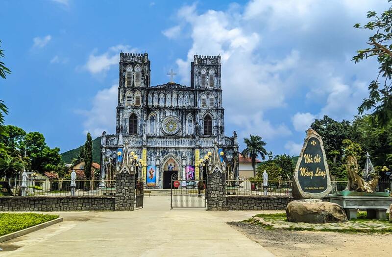 Nhà thờ Mằng Lăng là nhà thờ lâu đời ở Việt Nam