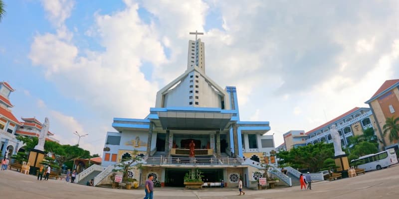 Cảnh quan nhà thờ Tắc Sậy (Giống Riềng) khu vực chính diện