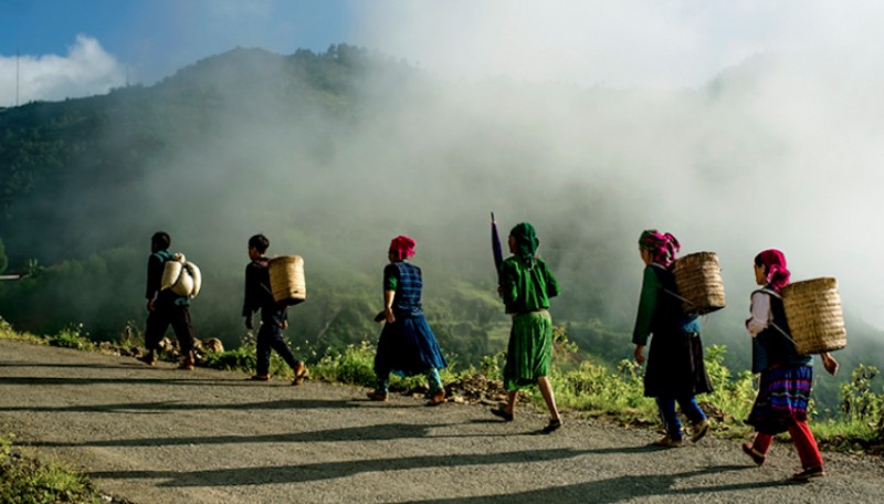 Nhiều dân tộc sinh sống gần Cổng trời