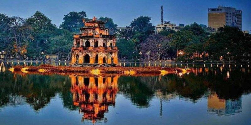 Những ĐHồ Gươm là biểu tượng của thủ đôịa Điểm Du Lịch Ở Hà Nội - 7 Nơi Đi Khám Phá Thủ Đô