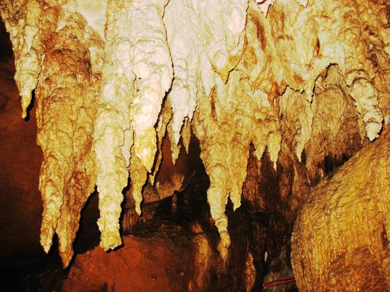 Những khối thạch nhũ lấp lánh