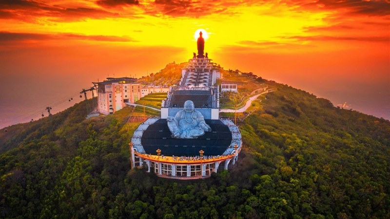 Núi Bà Đen có quần thể du lịch đa dạng