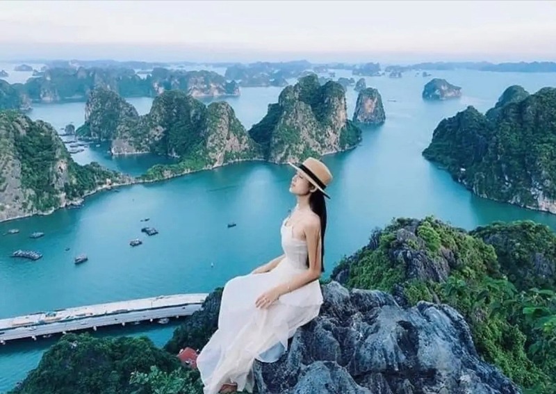 Núi Bài Thơ với khung cảnh thiên nhiên đẹp mắt