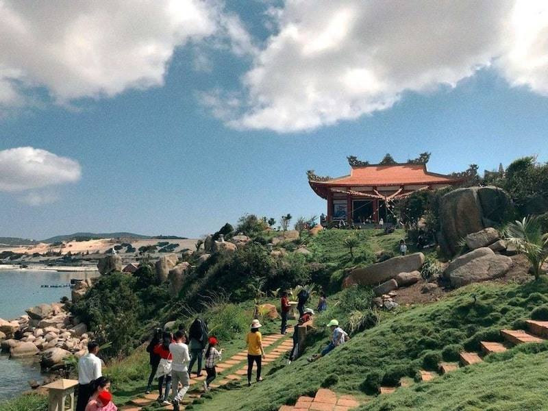 Ghé thăm núi Thiên Ấn với ngôi chùa linh thiêng