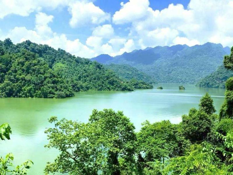 Nước hồ Ba Bể bốn mùa trong xanh như ngọc