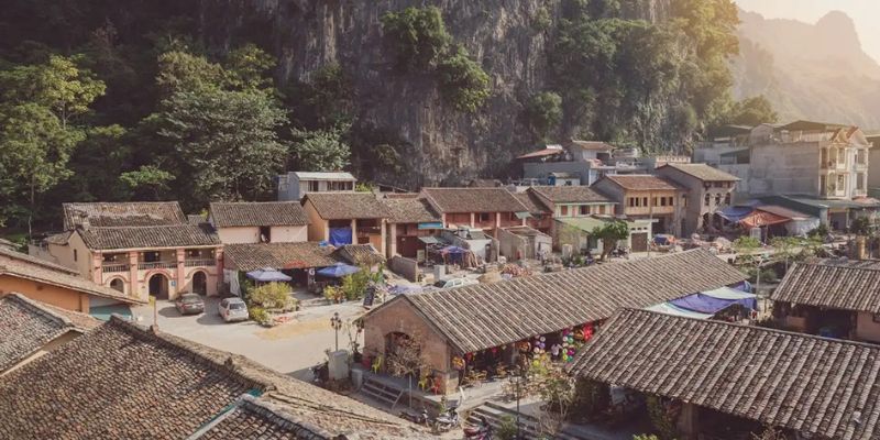 Có thể du lịch phố cổ vào các mùa trong năm