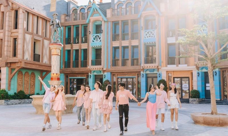 Phố mua sắm với phong cách châu Âu