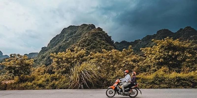 Quãng đường đến chùa đẹp, hai bên đường hữu tình