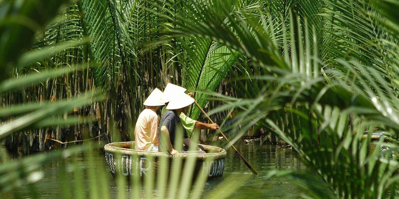 Trải nghiệm ngồi thuyền thúng đặc trưng