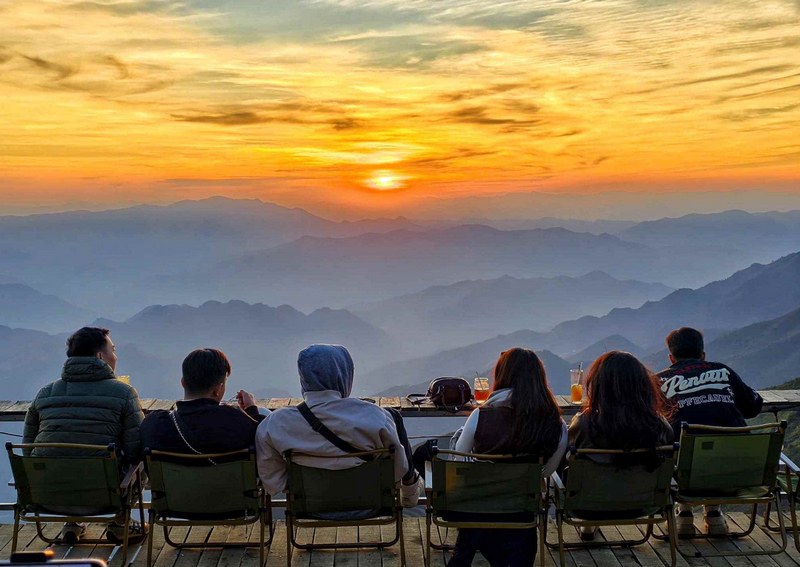 Tà Xùa ở đâu và vì sao nổi tiếng với săn mây?