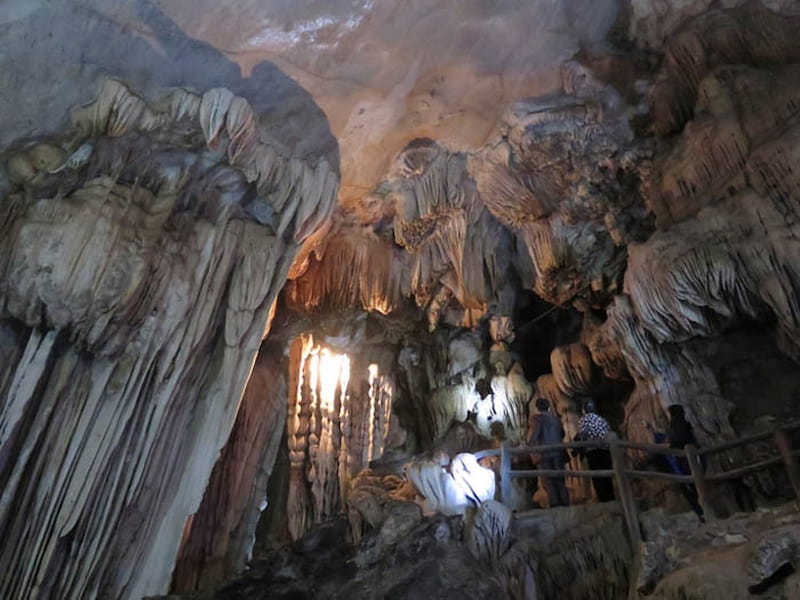 Bên trong hang động Cây Đăng có nhiều nhũ đá với hình thù kỳ lạ