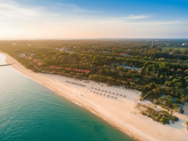 Bãi biển Hồ Cốc gần bên khu du lịch suối nước nóng