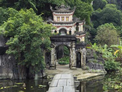 Tam Cốc - Bích Động - Khám Phá Nét Đẹp Văn Hóa Mảnh Đất Cố Đô