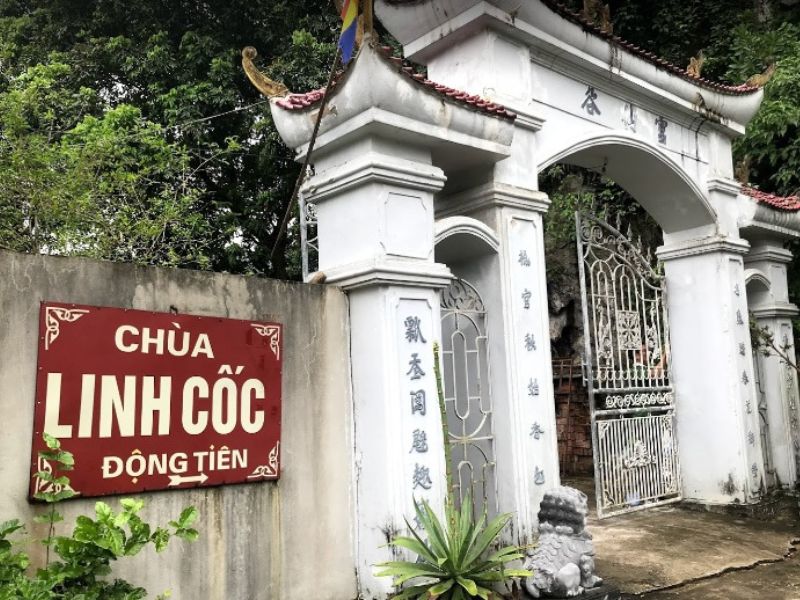 Chùa Linh Cốc thuộc khu du lịch tam cốc bích động