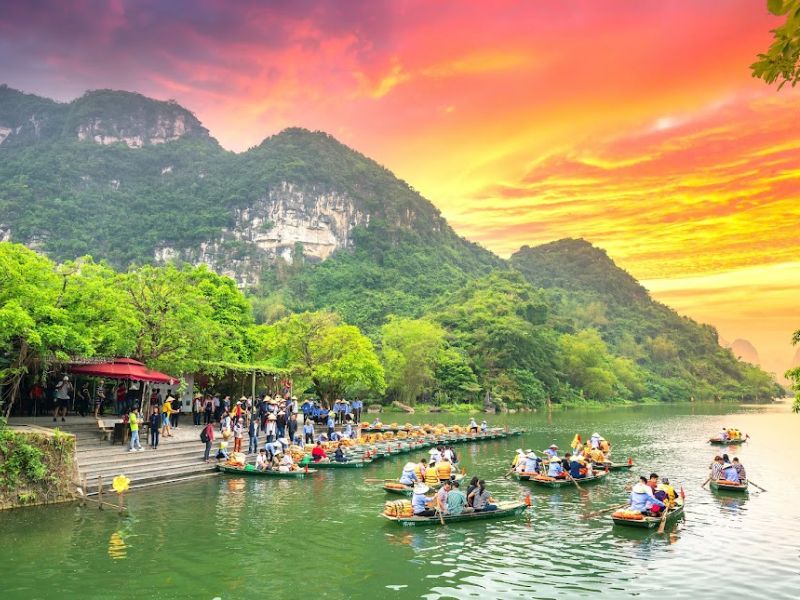 Nên đi du lịch vùng đất Ninh Bình vào tháng 1-3 lịch âm