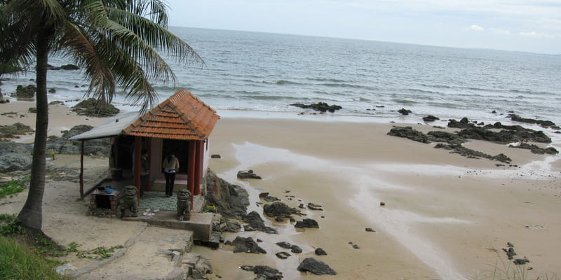 Tên gọi gắn liền với vị thần phước lành được đặt tại bãi cát