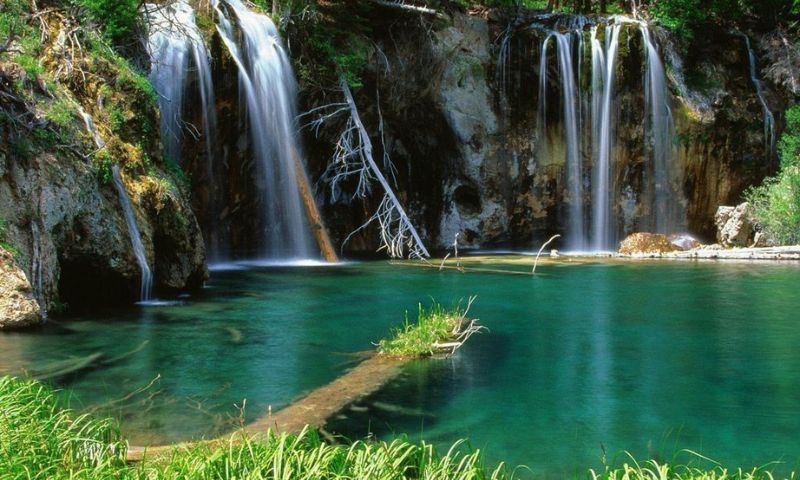 Thác Bạc có độ cao gần 200m