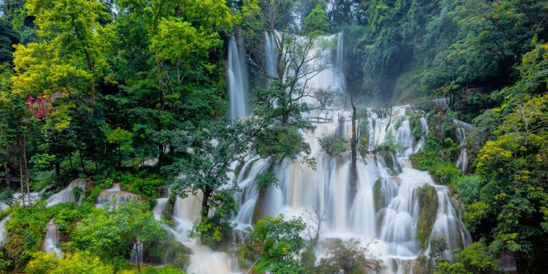 Thời điểm lý tưởng để trải nghiệm thác là từ tháng 4 đến tháng 10