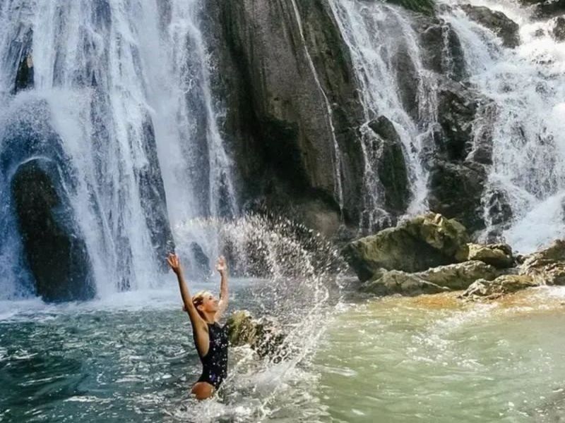 Đắm mình và thư giãn trong làn nước xanh mát