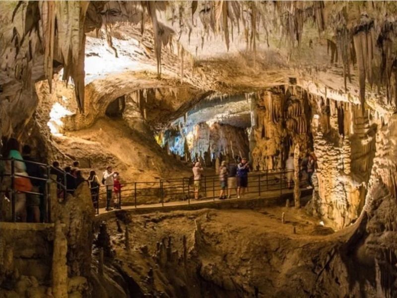 Hang Chiều với vẻ đẹp bí ẩn, kỳ ảo