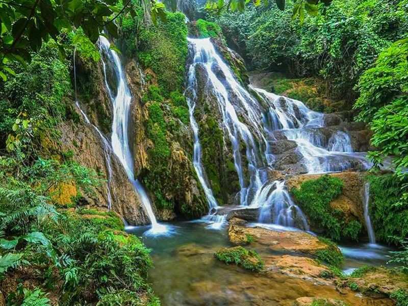 Tham quan và khám phá vẻ đẹp của thác nước