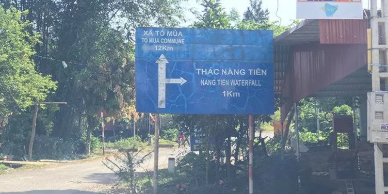 Đường vào thác khá xóc nảy cần di chuyển cẩn thận
