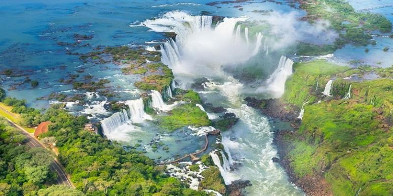 Thác nước Iguazu hùng vĩ trải dài 