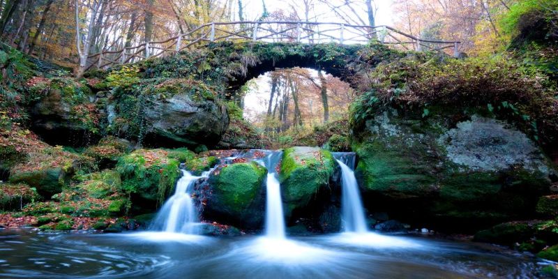 Thác nước trong lành của công viên Mullerthal