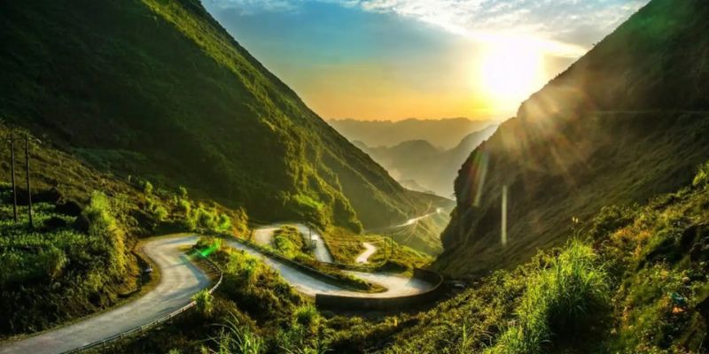 Trên đường đi, du khách sẽ gặp được rất nhiều cảnh đẹp Tây Bắc