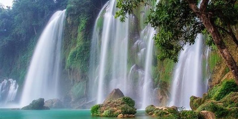 Mùa thu trời dịu nhẹ rất phù hợp để khám phá dòng thác