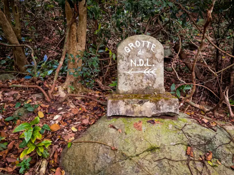 Thăm hang Đức Mẹ