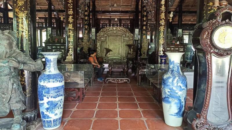 Tham quan các cổ vật độc đáo bên trong căn nhà