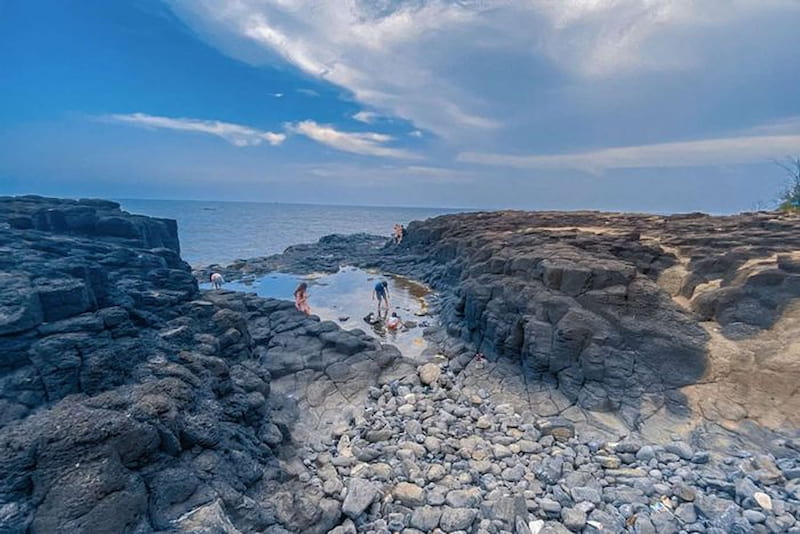 Thành ngoại thiết kế khéo léo và tận dụng địa hình tự nhiên triệt để