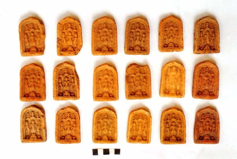 Nhiều di vật và hiện vật cũng đã được khai quật tại đây