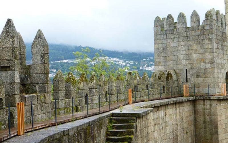 Thành cổ Guimarães là một biểu tượng lịch sử
