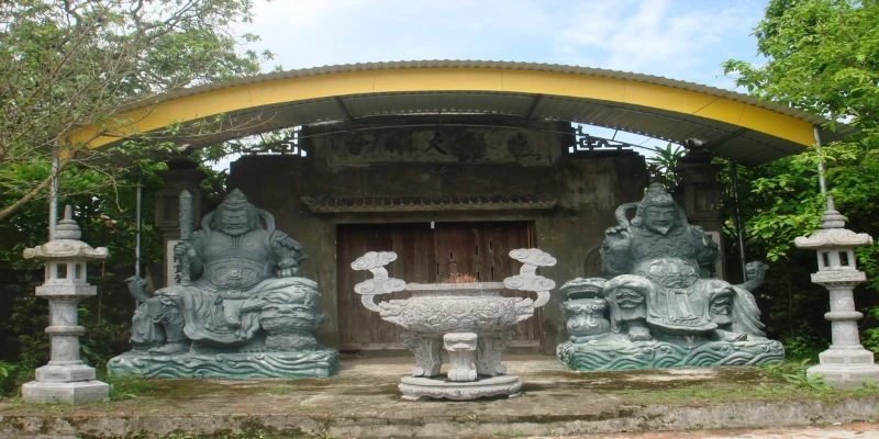 Thành cổ Luy Lâu có những di tích xung quanh