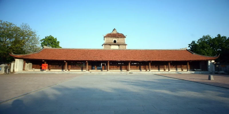 Các di tích nằm xen giữa không gian làng quê