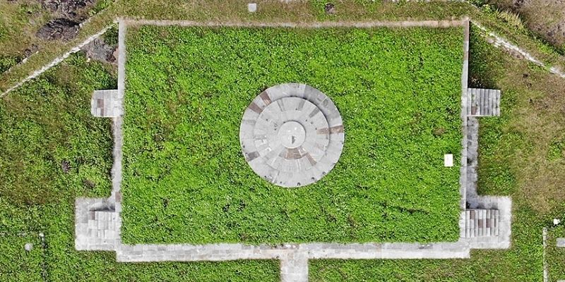 Đàn tế Nam Giao, xây năm 1402, là nơi triều đình tế trời, cầu quốc thái dân an