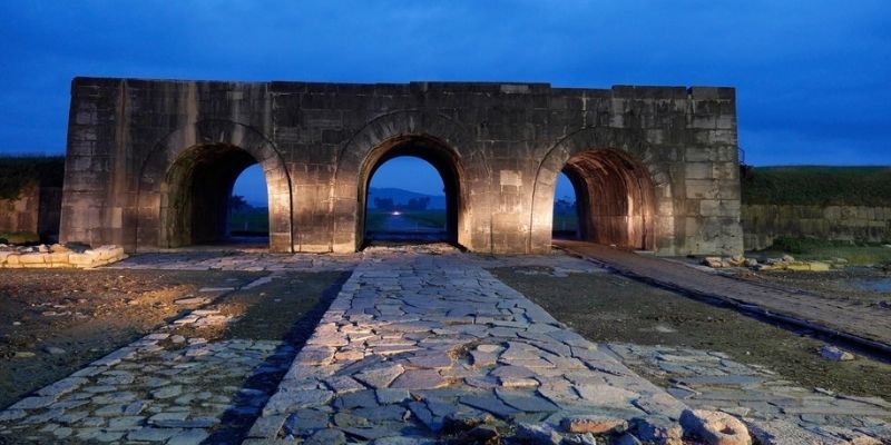 Thông tin về lịch tham quan và giá vé vào cổng Thành Nhà Hồ