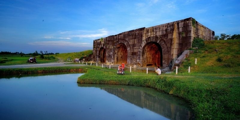 Kiến trúc Thành Nhà Hồ độc đáo với các phiến đá nặng hàng tấn xếp khít nhau