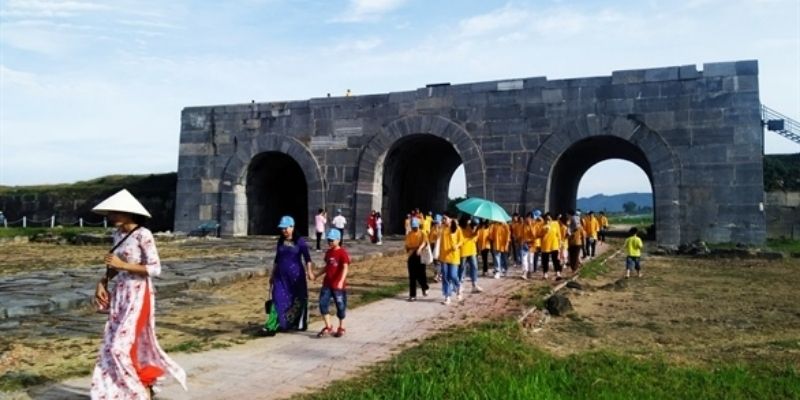 Thành Nội có bốn cổng chính Đông, Tây, Nam, Bắc