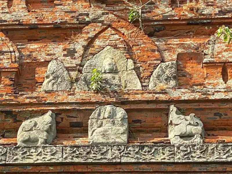 Các chi tiết được chạm khắc tinh xảo