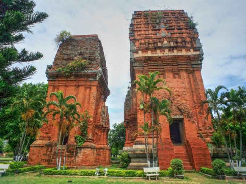 Chia sẻ các thông tin tóm tắt về Tháp Đôi