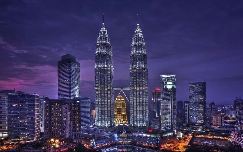 Tháp đôi Petronas là điểm checkin nổi tiếng khi du lịch Malaysia