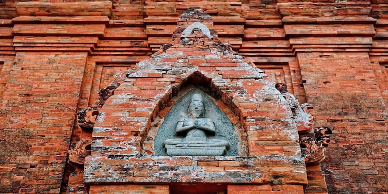 Tháp lửa đại diện cho sự uy nghi và giá trị văn hóa trường tồn