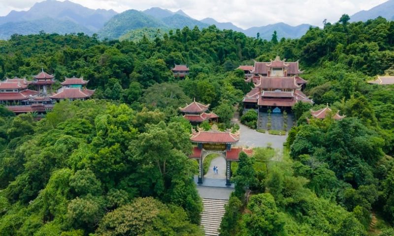 Thiền viện Trúc Lâm Bạch Mã là nơi lễ bái nổi tiếng tại Huế