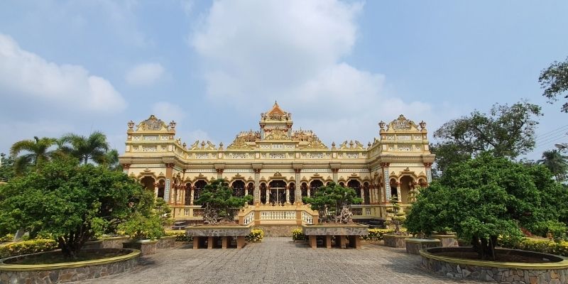 Chùa Vĩnh Tràng nổi bật với kiến trúc Á - Âu độc đáo, không gian thanh tịnh