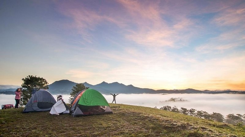 Thoải mái khi đi cắm trại trên đường leo núi