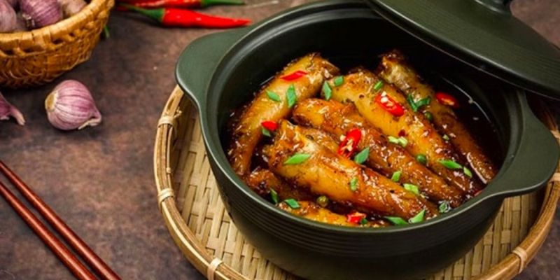 Thưởng thức cá bống thác kho riềng nóng hổi cùng cơm trắng